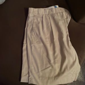 Men’s golf shorts